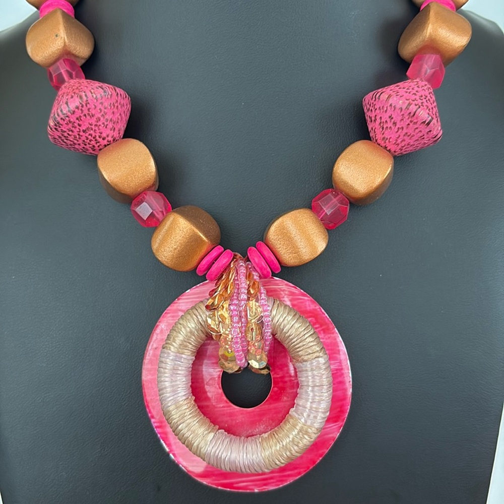 Pink Chico's shell statement necklace 80s style beaded